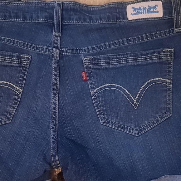 Levi shorts - Picture 3 of 3